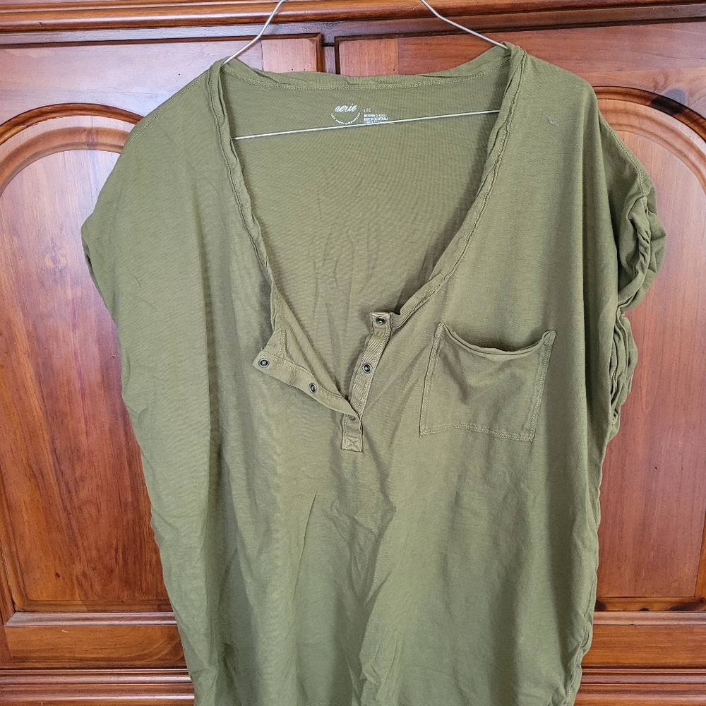 Aerie army green L tunic top with pocket and snaps